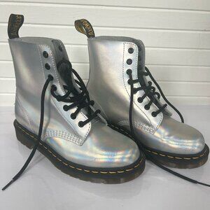 Dr Martens-chic silver boot